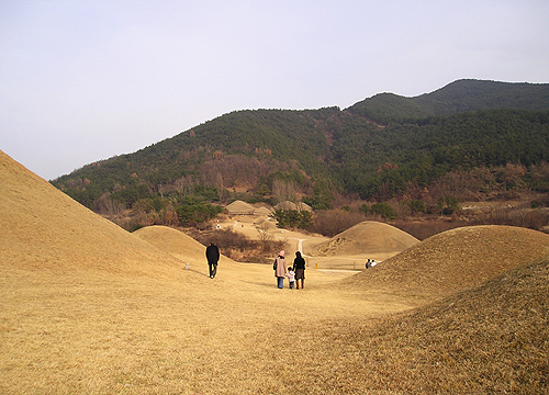 경남 창녕 교동고분군에서 나는 힘 없는 나라의 눈물을 보는 듯했다. 